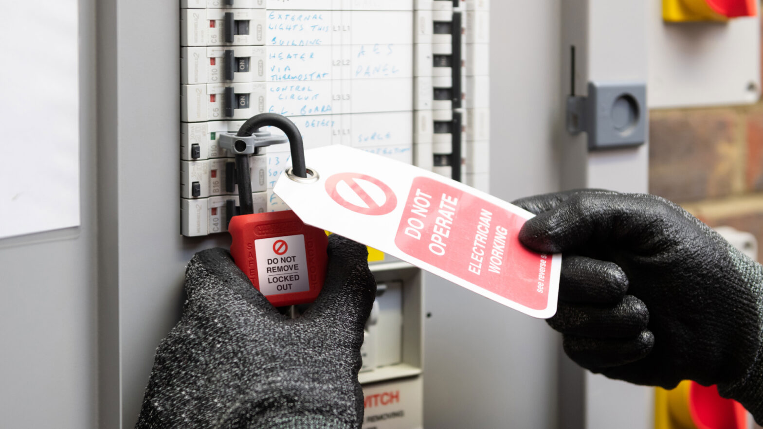 padlock and safety tag for lockout and tagout